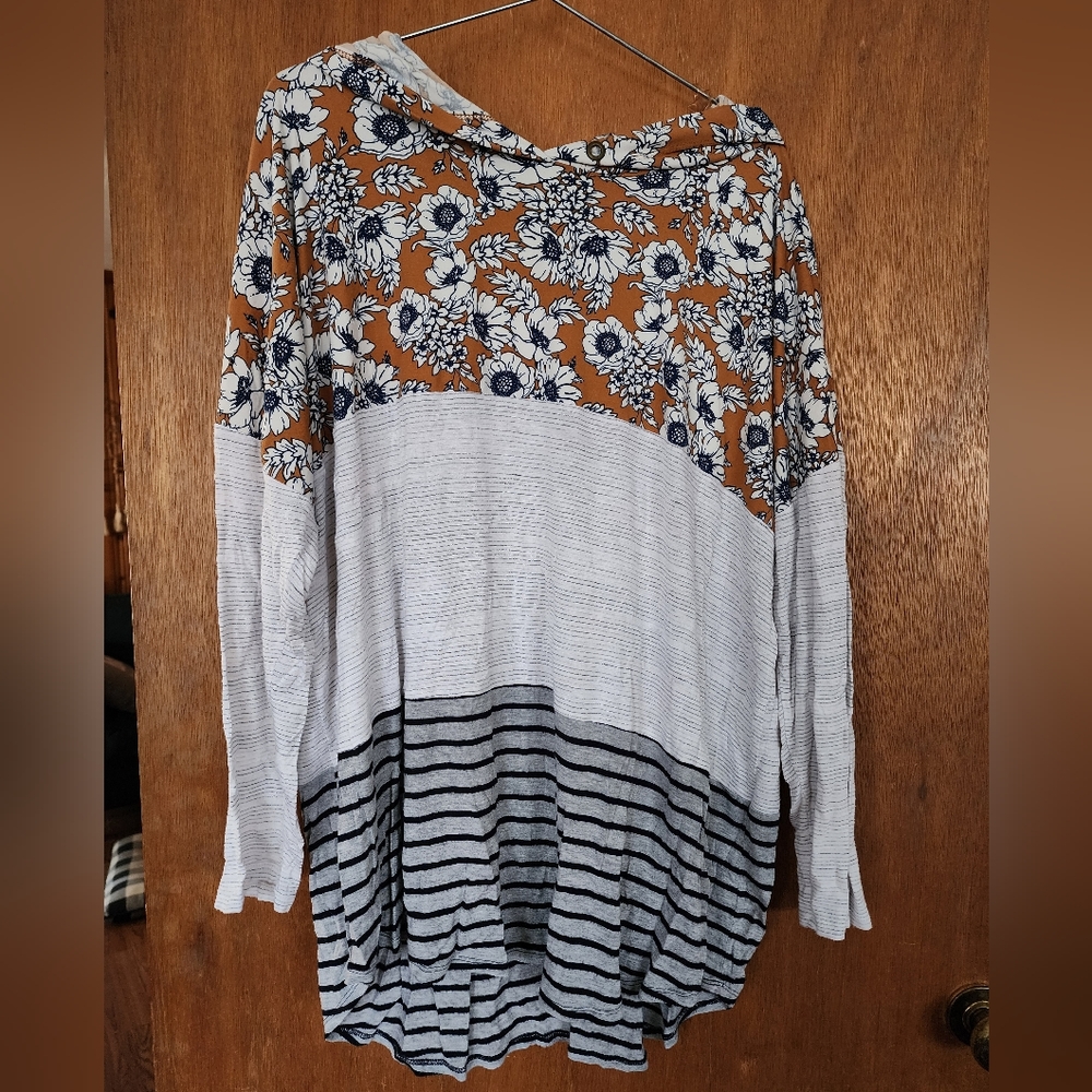 Hooded t- shirt